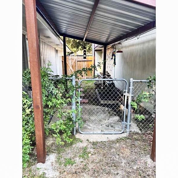 Foto del edificio - 23211 Tree House Ln