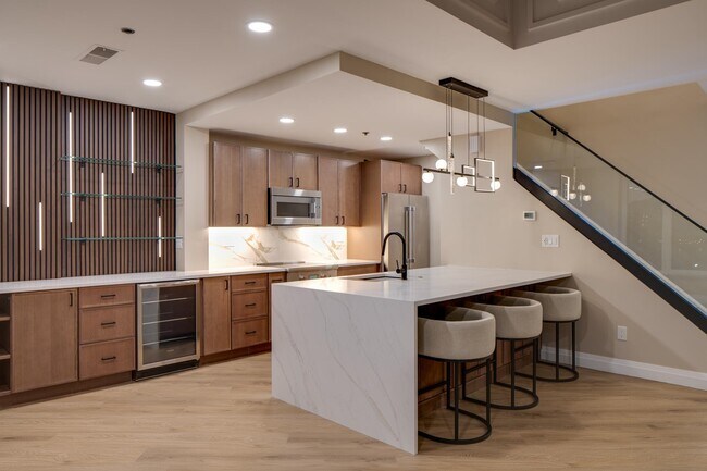 Foto del edificio - 600 Harbor Blvd