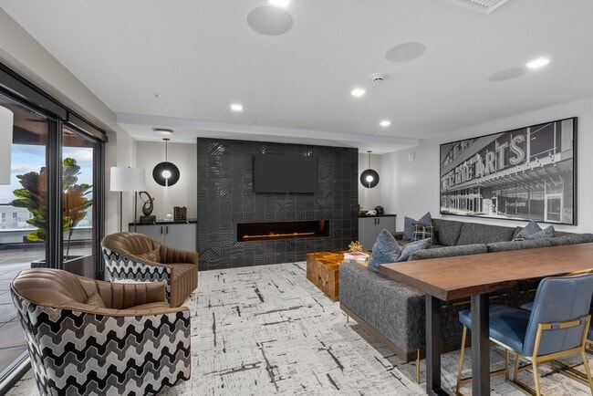 Building Photo - Gridline