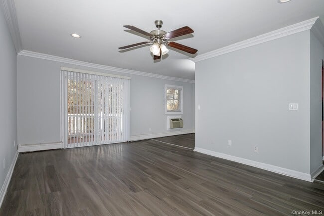 Foto del edificio - 1750 W Main St