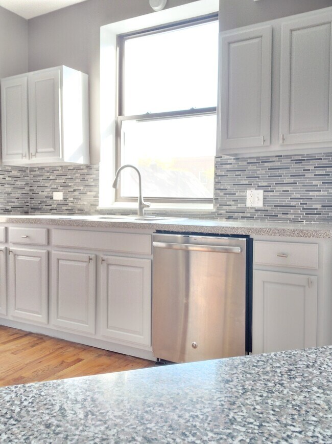 Foto del edificio - 4551 S Michigan Ave