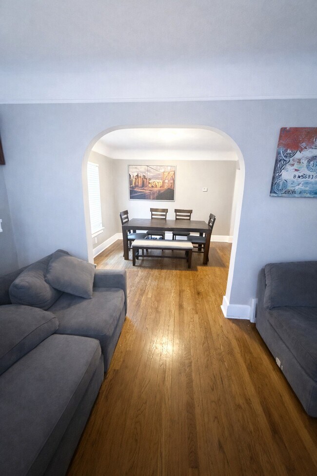 Foto del edificio - 14917 Cleophus Ave