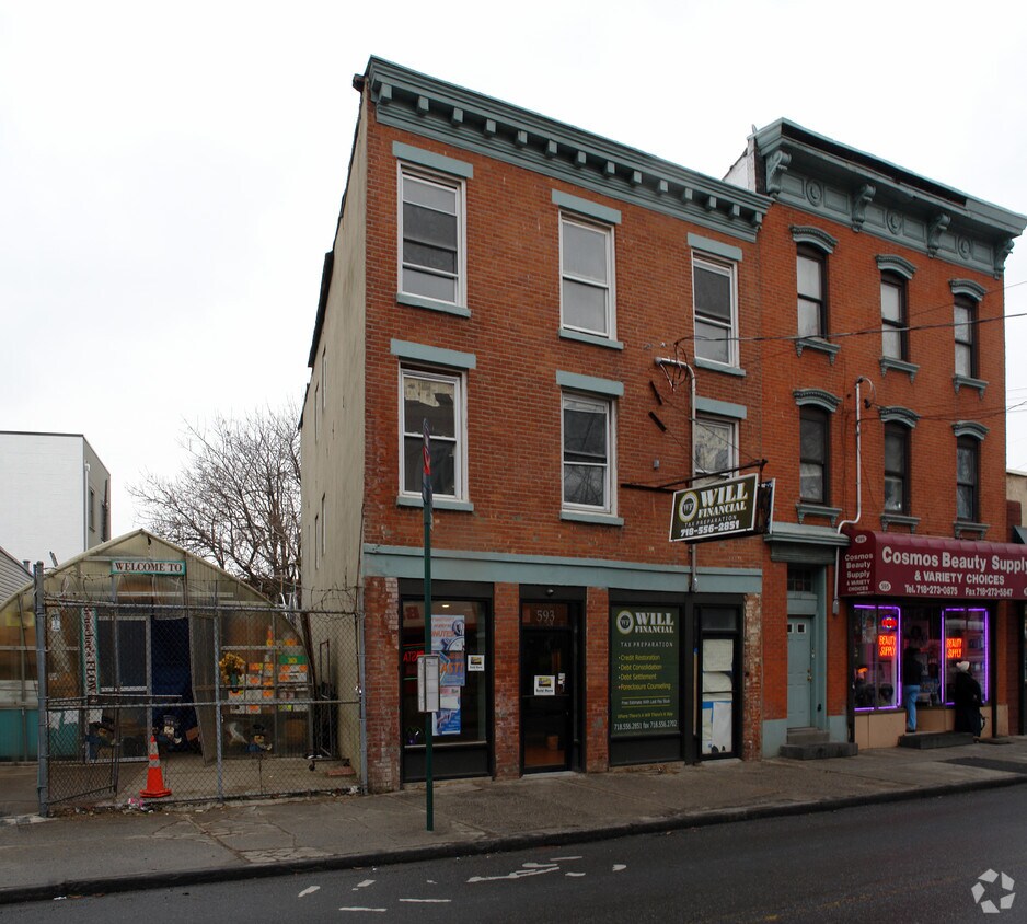 Primary Photo - 593 Bay St