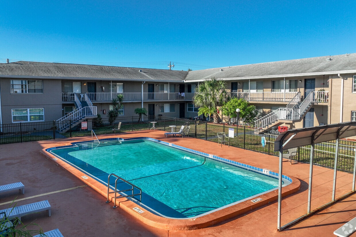 Primary Photo - Midway Court Apartments