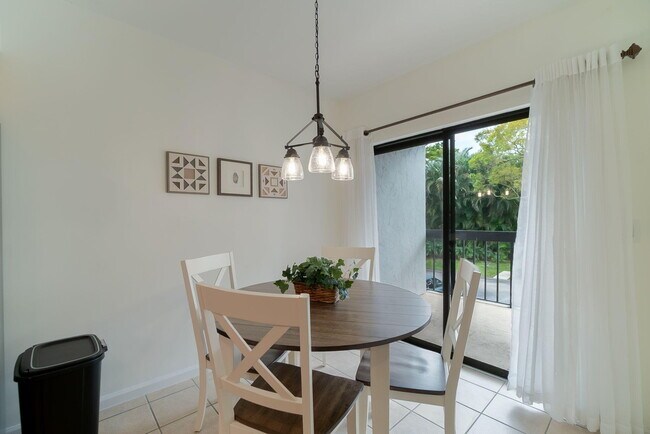 Foto del edificio - 11355 Pond View Dr