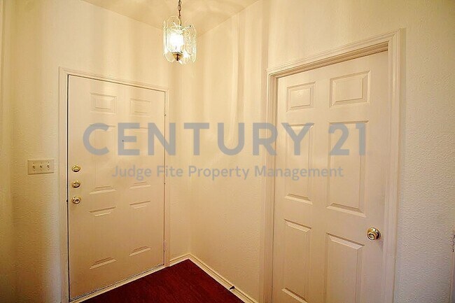 Foto del edificio - Charming 3/2/2 in Summit Oaks For Rent!
