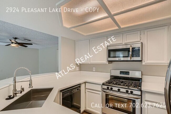Building Photo - EVERYTHING YOU NEED!  Lovely 3-Bed/2.5 Bat...
