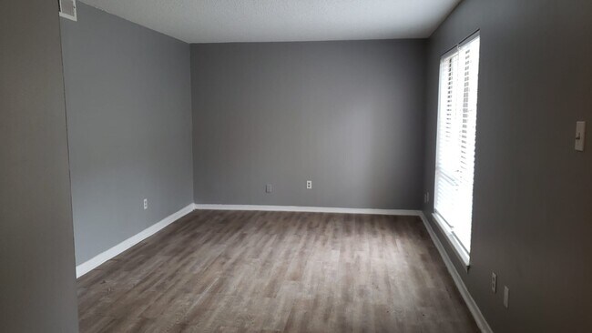Building Photo - 2827 Sonora Dr