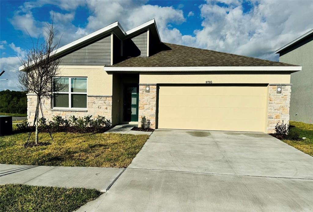 Foto principal - 9795 Crescent Ray Dr