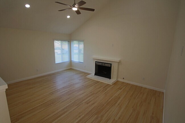 Building Photo - Spring Valley 4-Bedroom Home - Completely remodeled