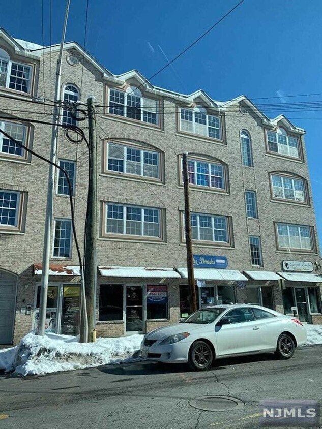 Primary Photo - 339-345 Morris Ave