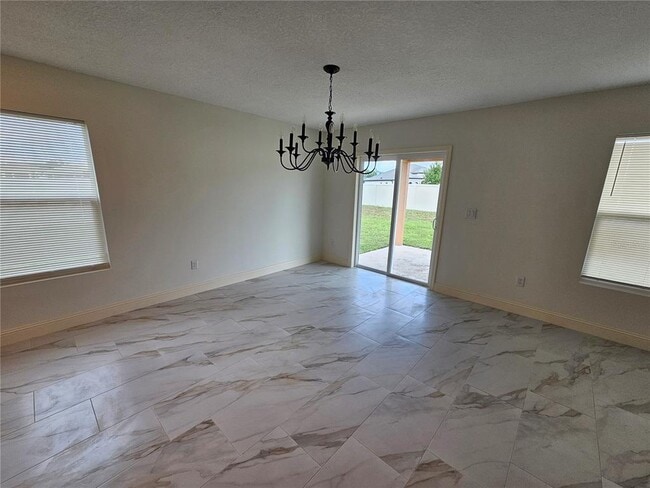 Building Photo - 1640 Strathmore Cir