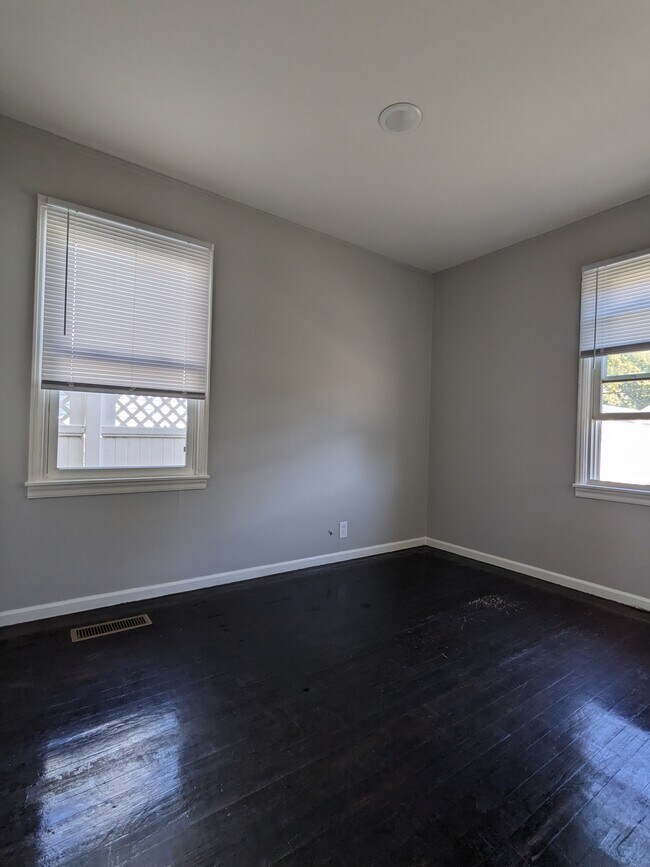 Foto del edificio - 1105 N Somerset Ave