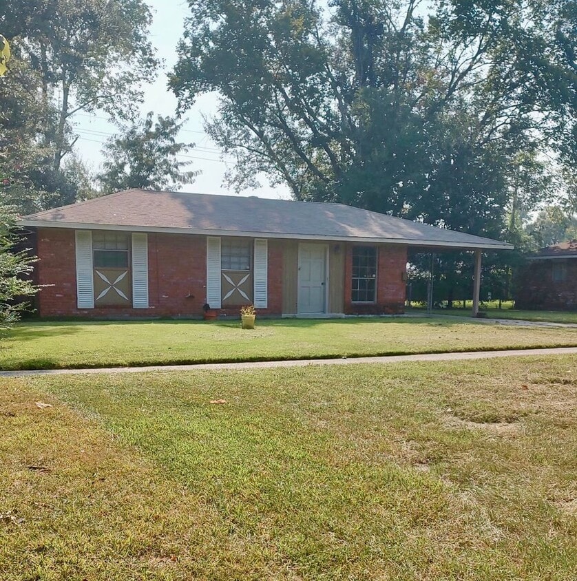 Foto principal - 3BD/1BA House on Cedarcrest Ave. in Baton ...
