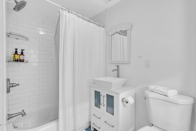 Foto del edificio - 629 Redmond Ave