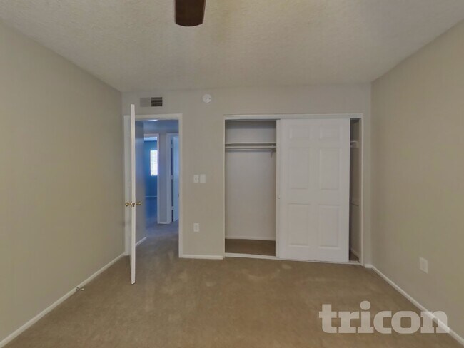 Foto del edificio - 828 N Pine Ct