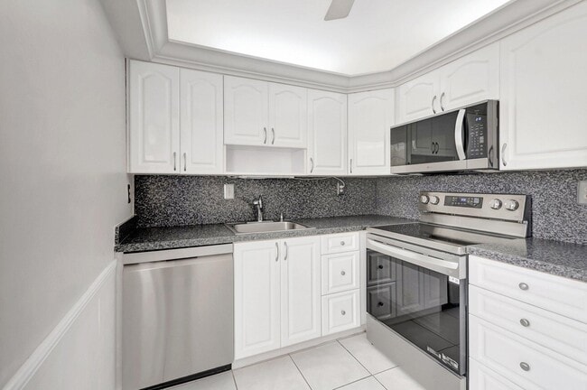 Building Photo - 297 Monaco Way