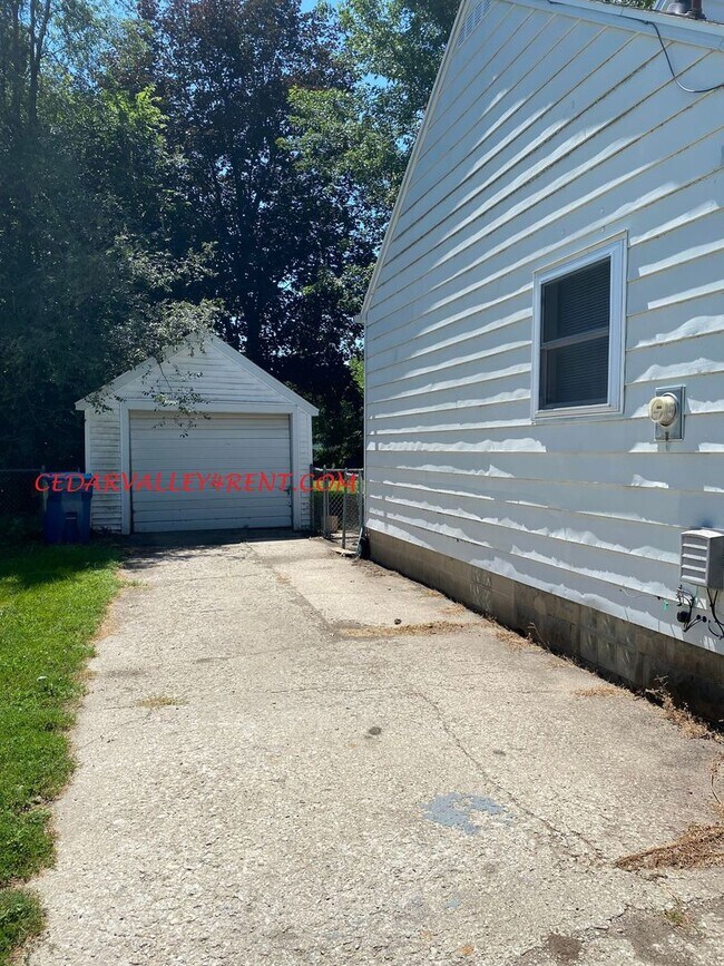 Foto del edificio - 544 Archer Waterloo, Iowa 2 Bedroom, 1 Bat...