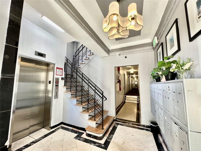 Building Photo - 3700 Collins Ave