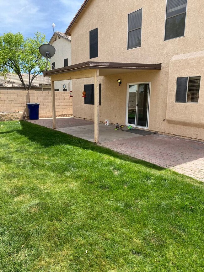 Foto del edificio - 5 Bedroom Home in Prime Gilbert Location!