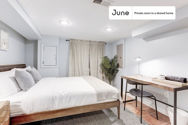 Building Photo - Room in Shared 5 bed/3.5 bath home in Capitol Hill