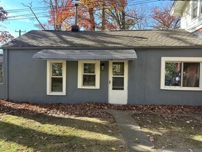 Building Photo - 822 Hawthorn Ave
