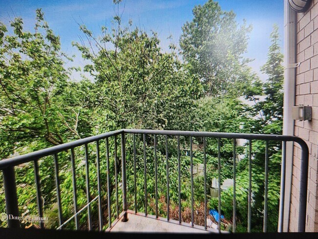 Foto del edificio - 200 16th St