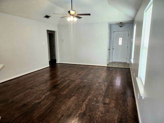 Foto del edificio - *****AVAILABLE NOW*****
