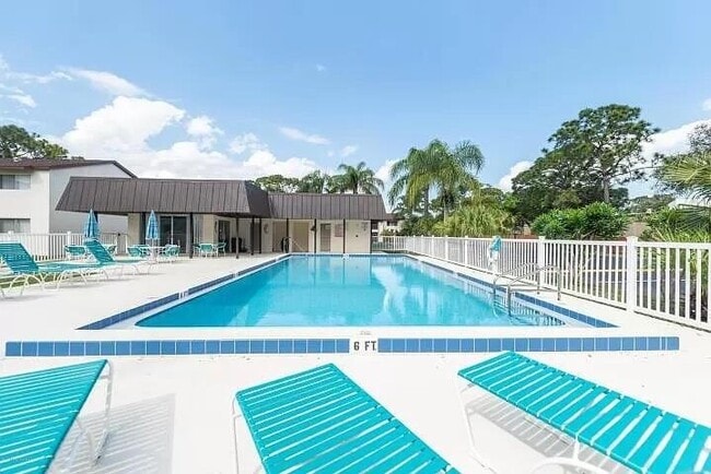 Foto del edificio - 631 Ridge Club Dr