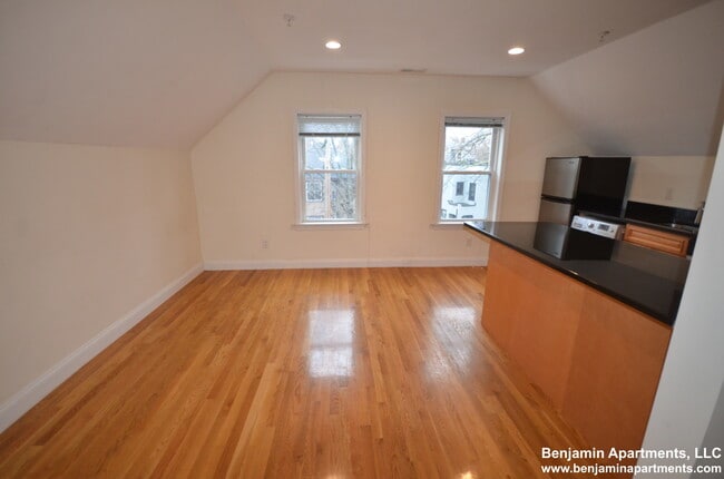 Building Photo - 172 Fuller St