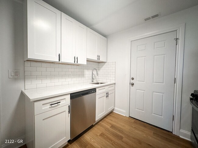 Building Photo - 2122 N Kimball Ave