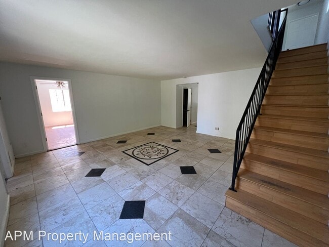 Building Photo - 4 br, 2.5 bath House - 130 E 77th St.