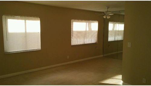 Foto del edificio - 5810 NW 21st St