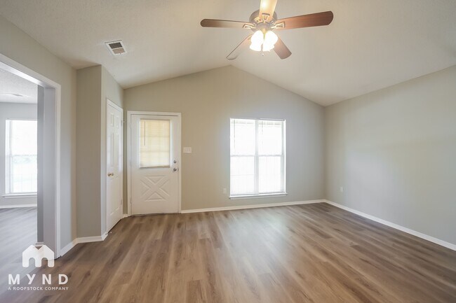 Foto del edificio - 4266 Brighton Dr