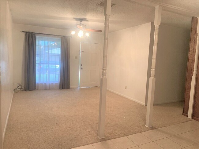 Foto del edificio - GREENACRES IS THE PLACE TO BE!