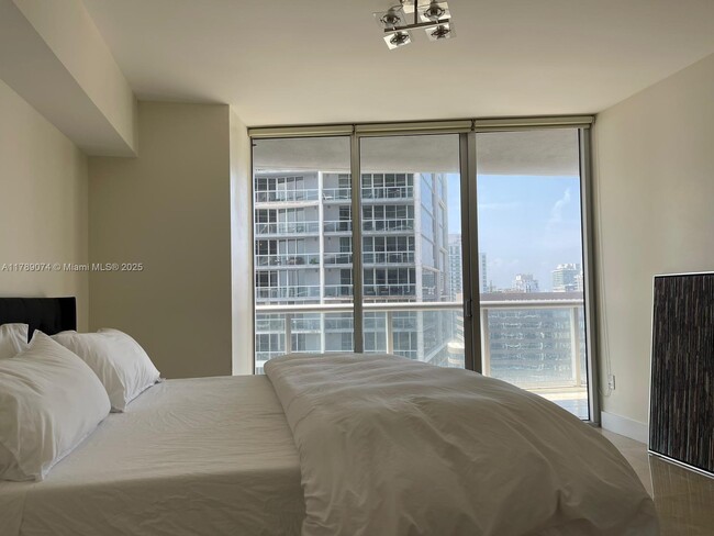 Foto del edificio - 475 Brickell Ave