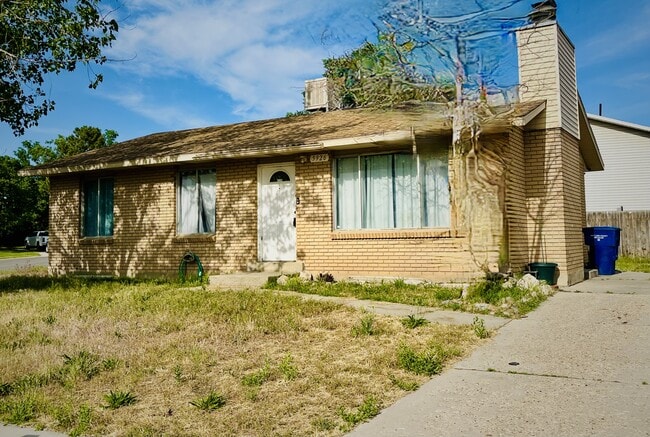 Building Photo - 5926 S Brass Dr