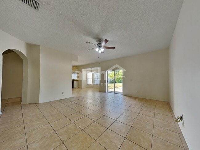Building Photo - 12723 Longcrest Dr