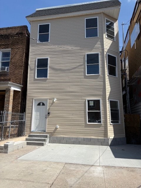 Building Photo - 479 N 6th St