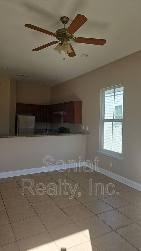 Building Photo - 5924 Marigny St