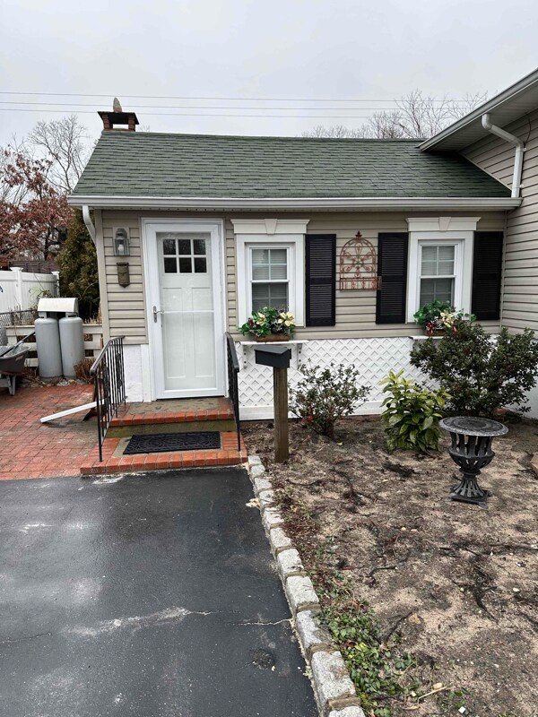 107 Northern Blvd Unit B, Shirley, NY 11967 Room for Rent in Shirley