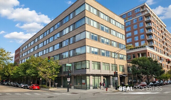Foto del edificio - 548 W webster Ave