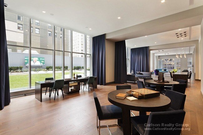Building Photo - LOOP Studio Rental Dog Friendly W/D in Unit!