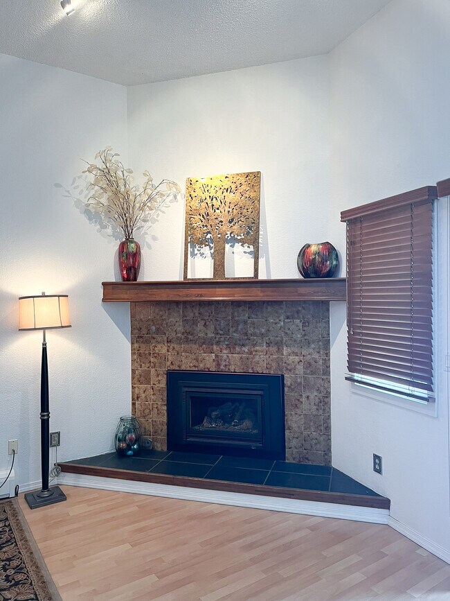 Foto del edificio - 4714 Mills Dr