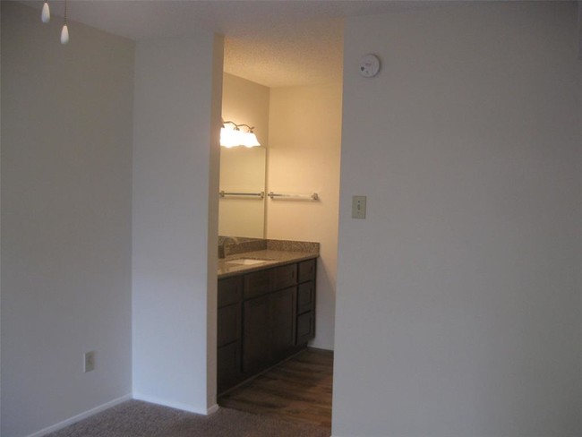Building Photo - 3123 Windchase Blvd