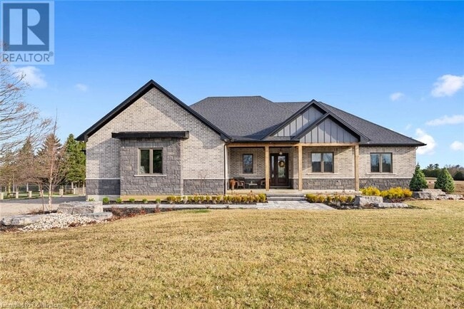 Building Photo - 3 Clover Ln