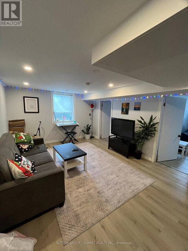 Photo du bâtiment - 1587 Bothwell Ave
