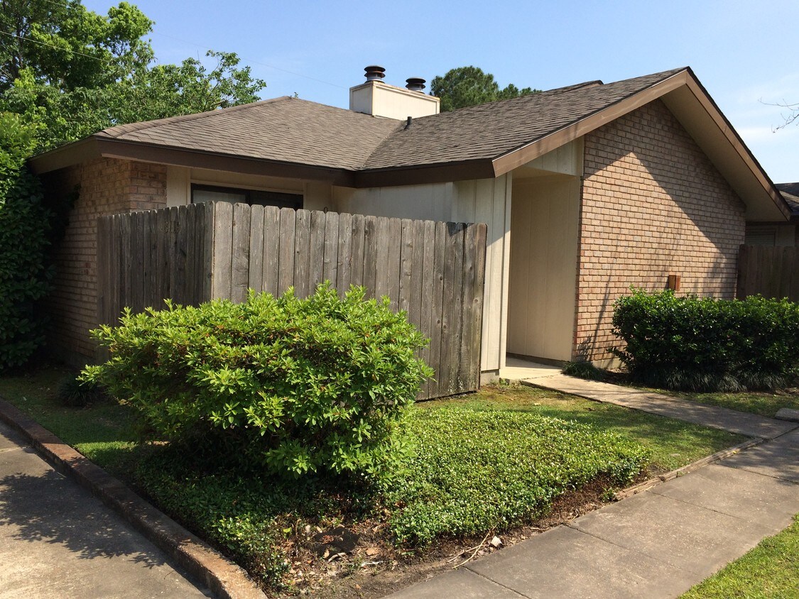 8119 Summa Ave, Baton Rouge, LA 70809 Townhome Rentals in Baton Rouge
