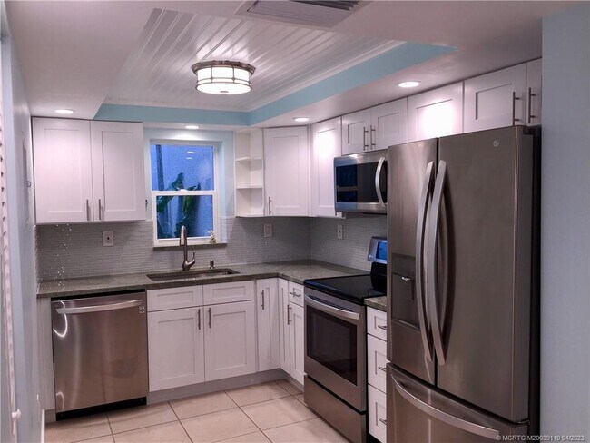 Building Photo - 11000 S Ocean Dr