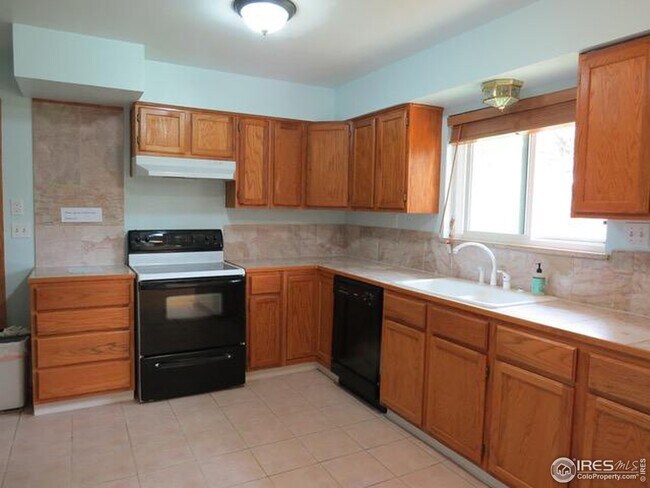 Kitchen - 1336 Fairview Dr